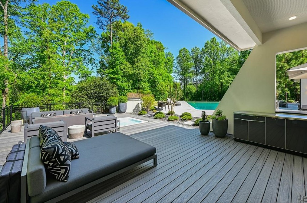 3620 Ridgewood Rd, Atlanta GA  30327-2422 exterior