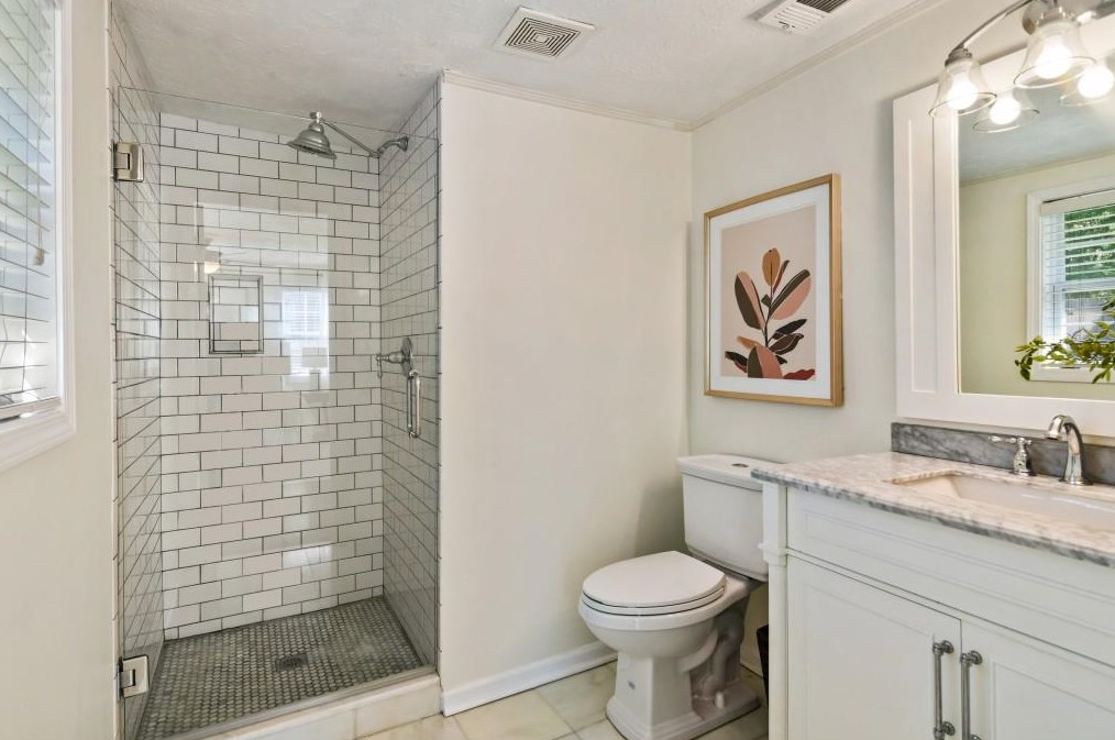2286 Oakview Rd, Atlanta GA  30317-0026 exterior