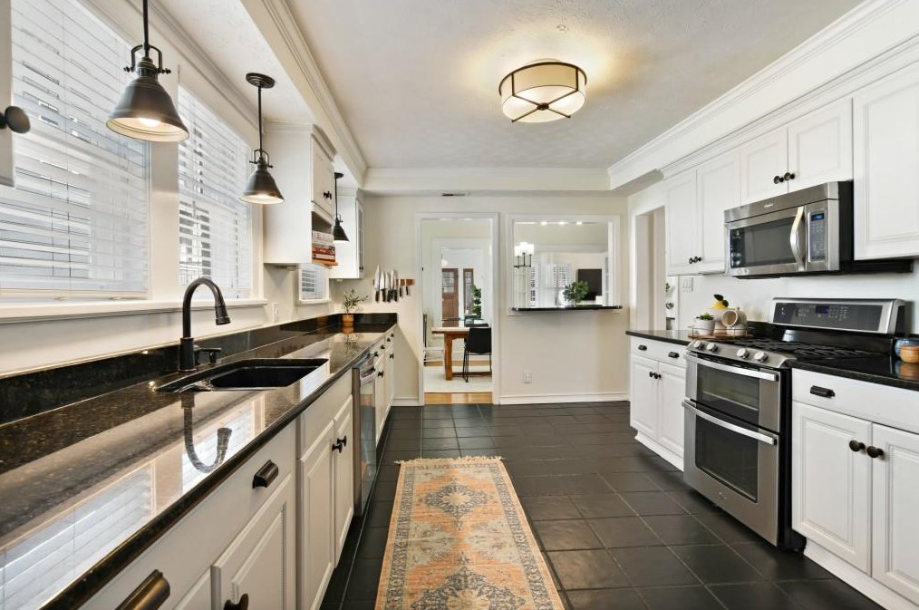 2286 Oakview Rd, Atlanta GA  30317-0026 exterior