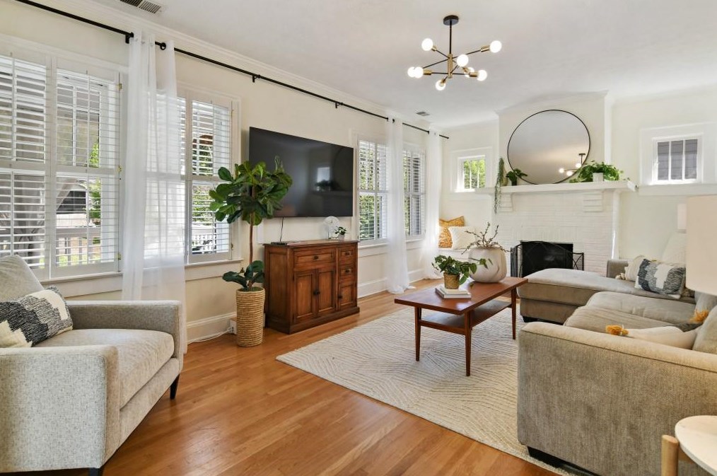 2286 Oakview Rd, Atlanta GA  30317-0026 exterior