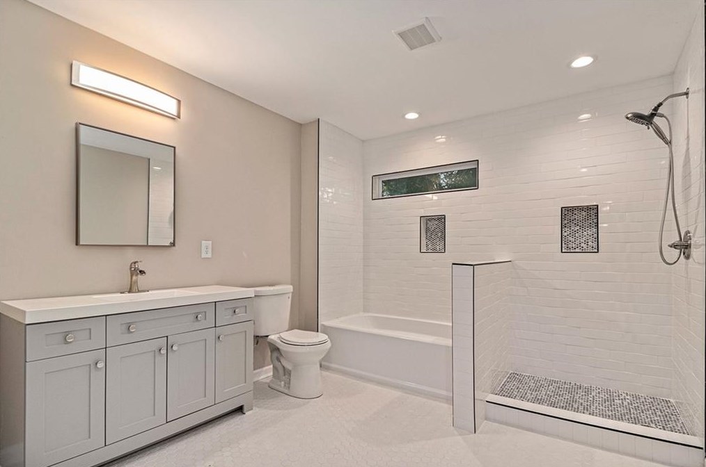 2994 Westbury Dr, Decatur GA  30033-6010 exterior