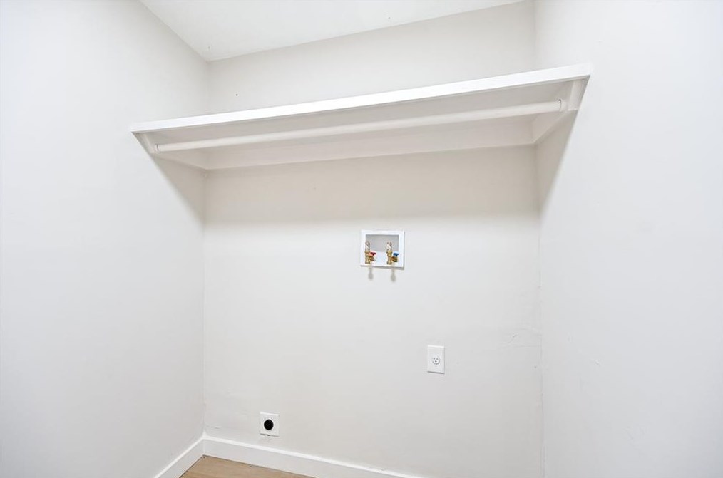 1087 Wedgewood Dr, Atlanta GA  30318-4553 exterior