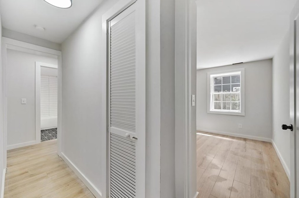 1087 Wedgewood Dr, Atlanta GA  30318-4553 exterior