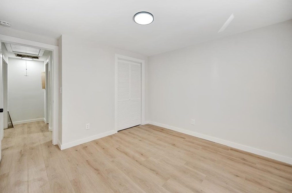 1087 Wedgewood Dr, Atlanta GA  30318-4553 exterior