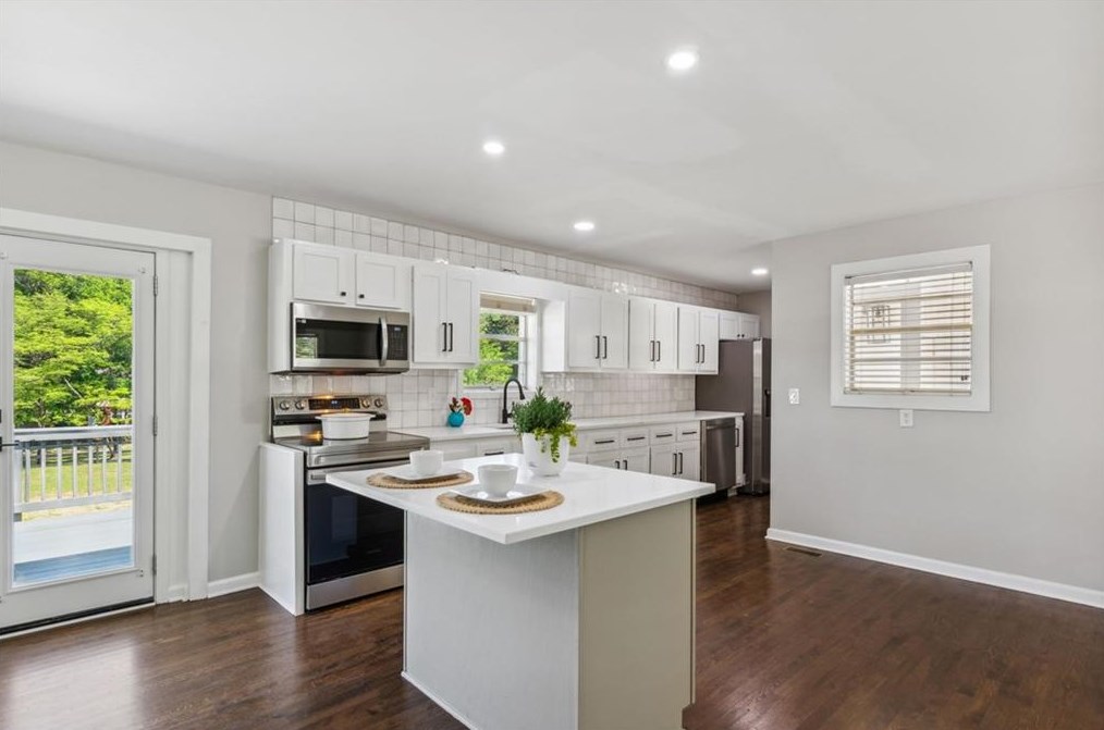 309 Milton Ave, Alpharetta GA  30009-1513 exterior