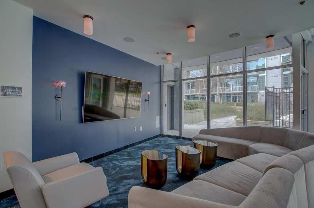 950 Peachtree St, Atlanta GA  30309-3862 exterior
