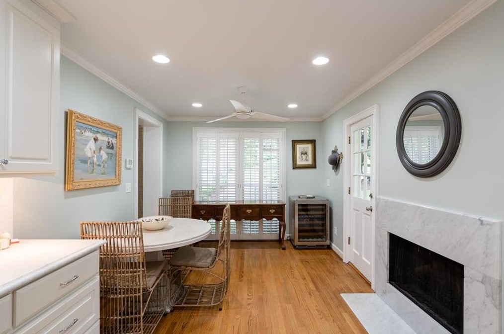 1856 Walthall Dr, Atlanta GA  30318-2647 exterior