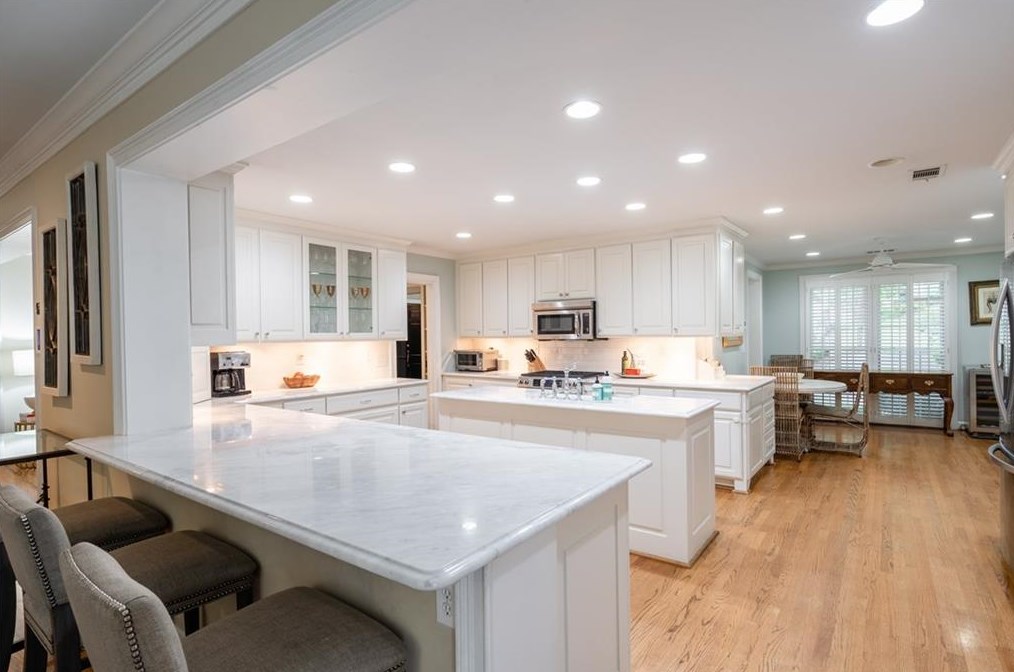 1856 Walthall Dr, Atlanta GA  30318-2647 exterior