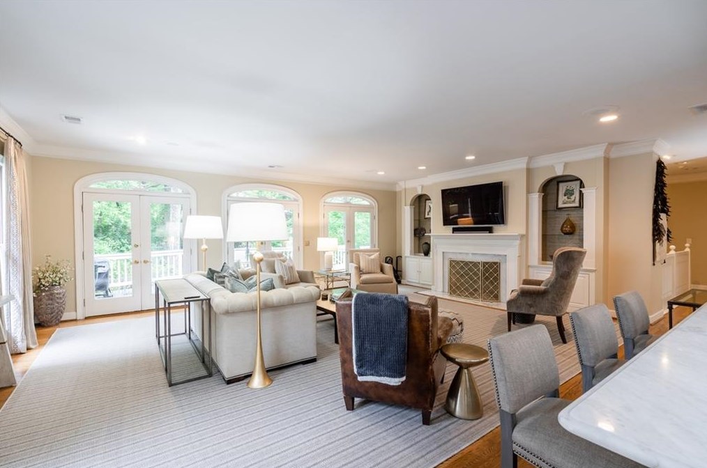 1856 Walthall Dr, Atlanta GA  30318-2647 exterior