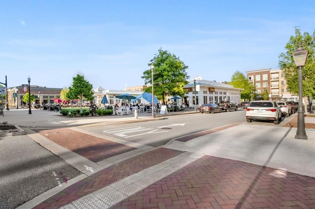 207 Devore Rd, Alpharetta GA  30009-0019 exterior