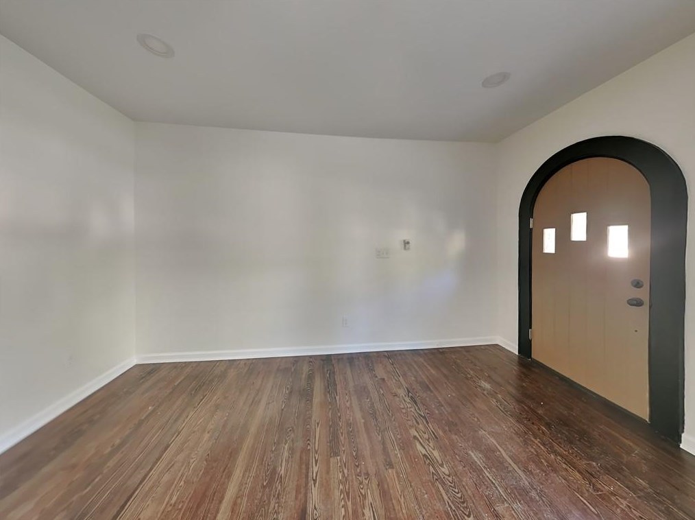 499 Woodlawn Ave, Atlanta GA  30318-8150 exterior