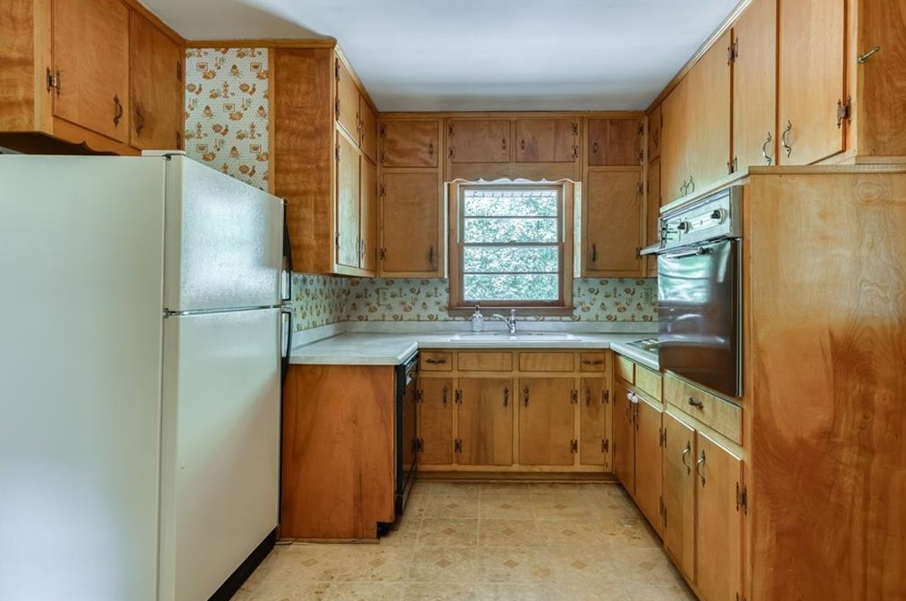 1541 Moncrief Cir, Decatur GA  30033-1616 exterior