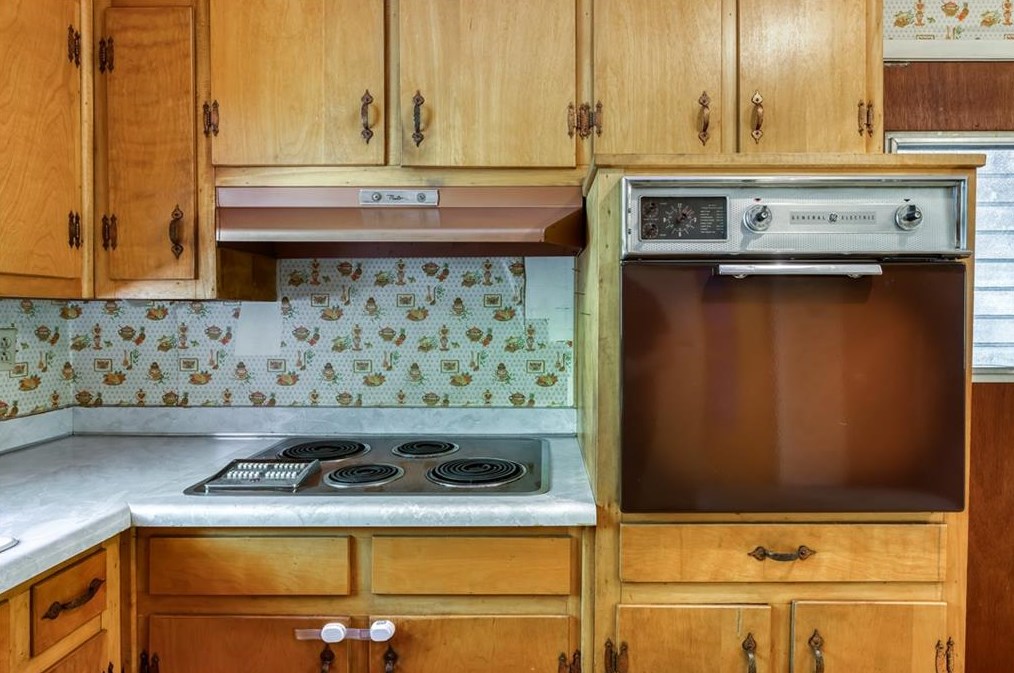 1541 Moncrief Cir, Decatur GA  30033-1616 exterior