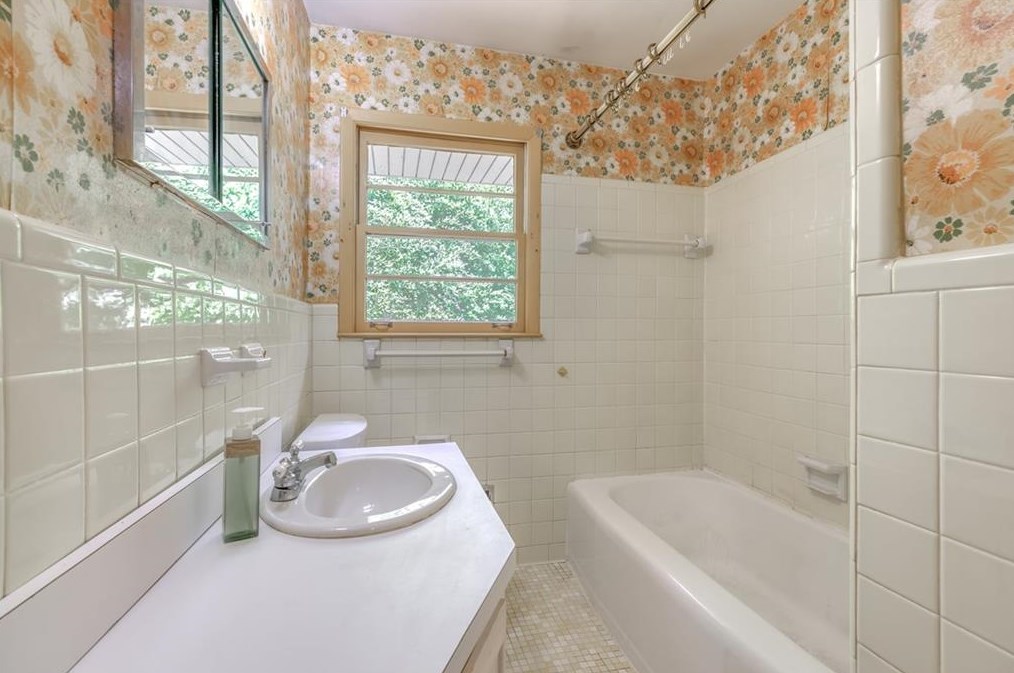 1541 Moncrief Cir, Decatur GA  30033-1616 exterior