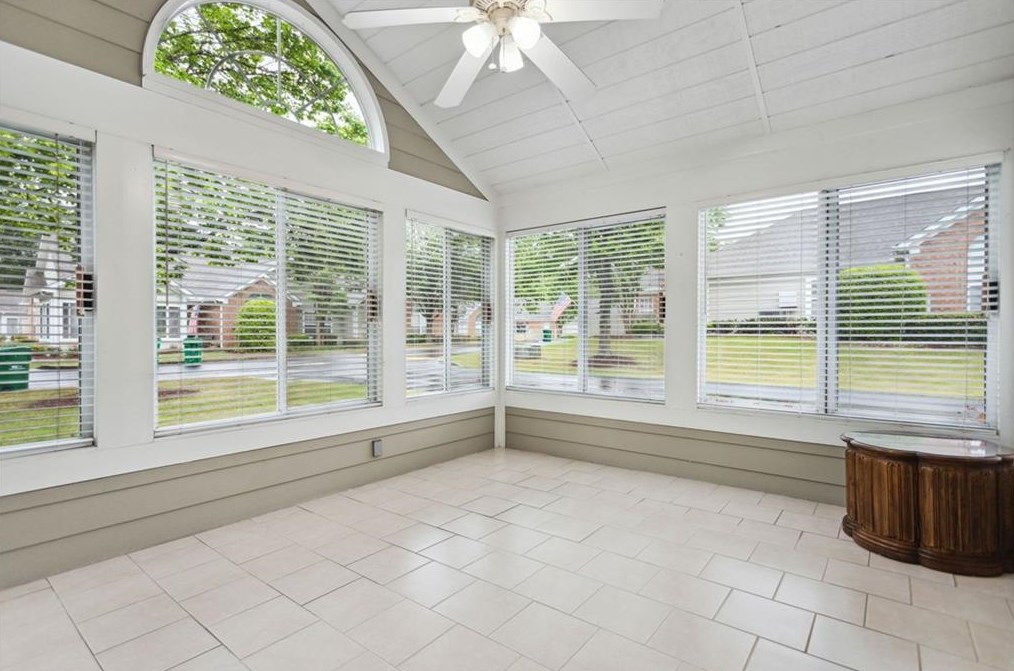 25105 Harvest Rdg Ln, Alpharetta GA 30022-8645 exterior