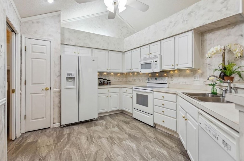 25105 Harvest Rdg Ln, Alpharetta GA 30022-8645 exterior