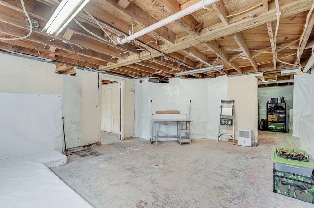 979 Oakview Dr, Smyrna GA  30080-4253 exterior