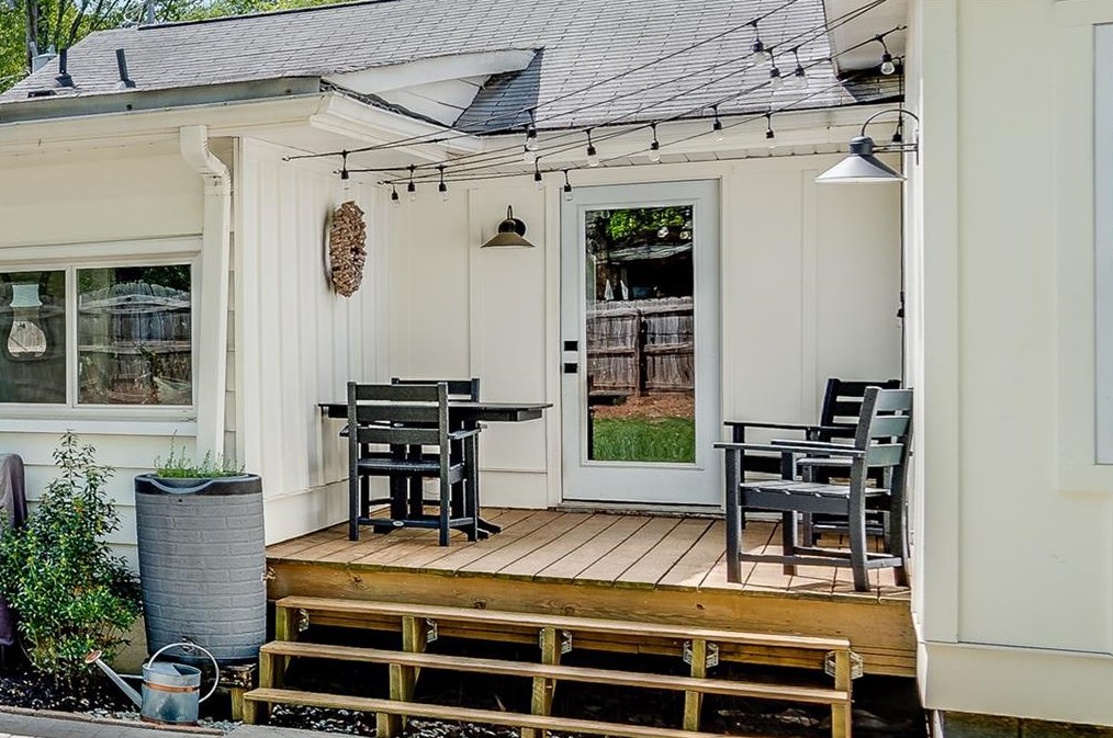 979 Oakview Dr, Smyrna GA  30080-4253 exterior