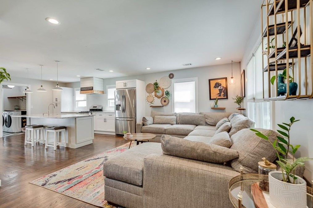 979 Oakview Dr, Smyrna GA  30080-4253 exterior