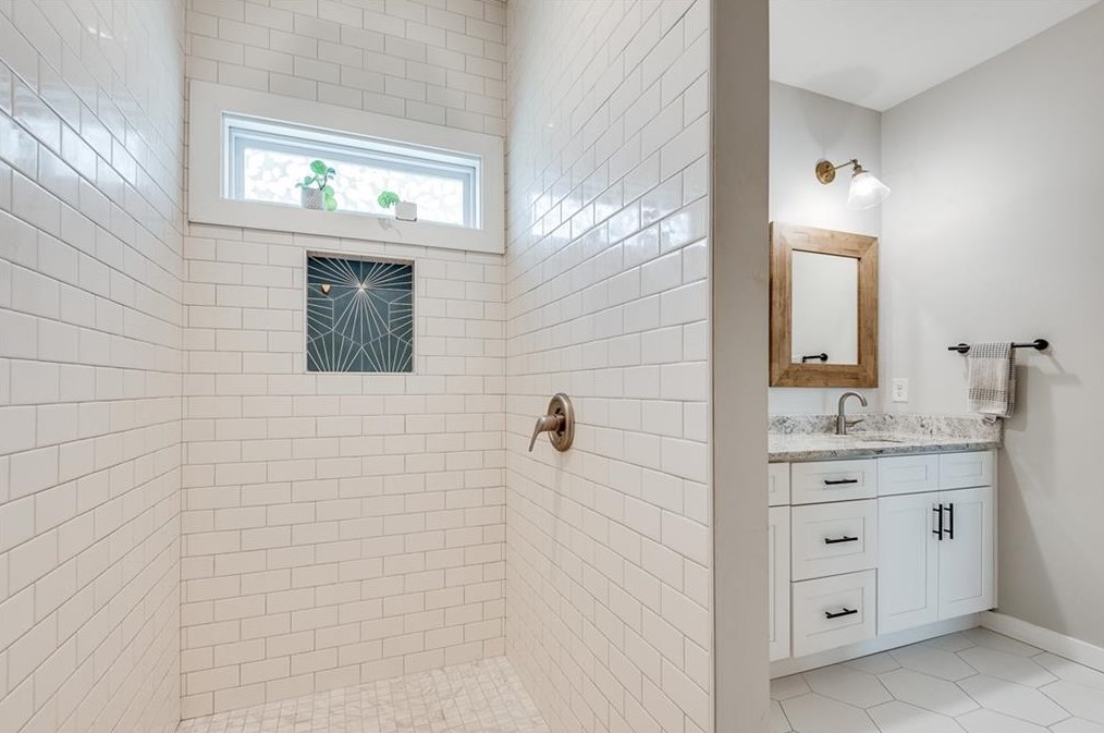 979 Oakview Dr, Smyrna GA  30080-4253 exterior