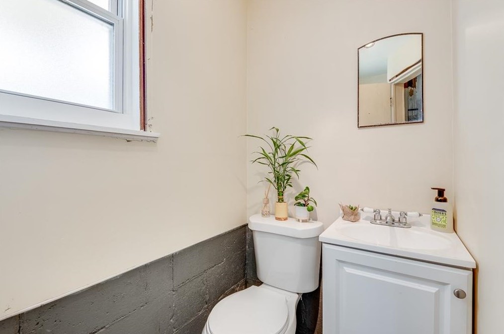 979 Oakview Dr, Smyrna GA  30080-4253 exterior