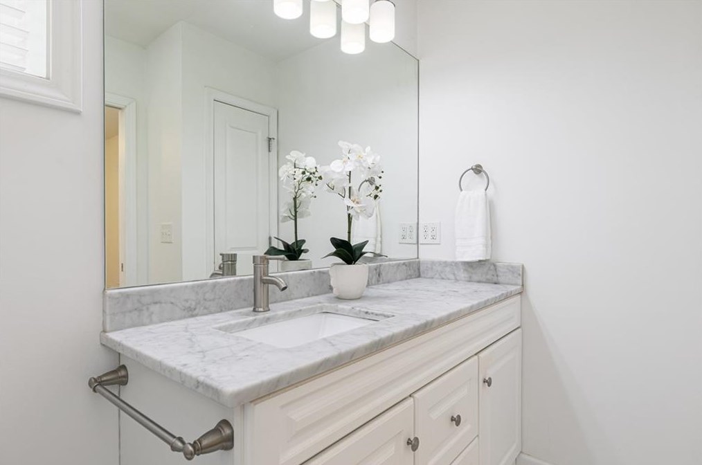 910 Parkwood Rd, Decatur GA  30030-5028 exterior