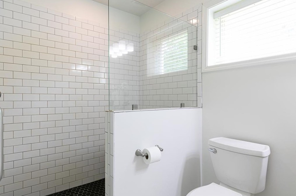 910 Parkwood Rd, Decatur GA  30030-5028 exterior