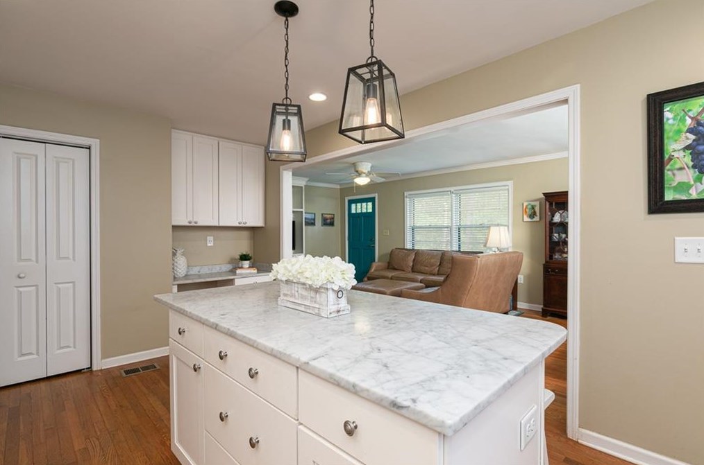 910 Parkwood Rd, Decatur GA  30030-5028 exterior