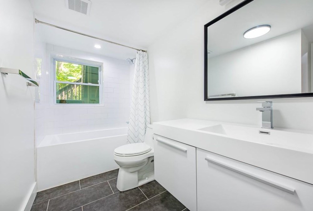 3022 Silvapine Trl, Atlanta GA  30345-3736 exterior
