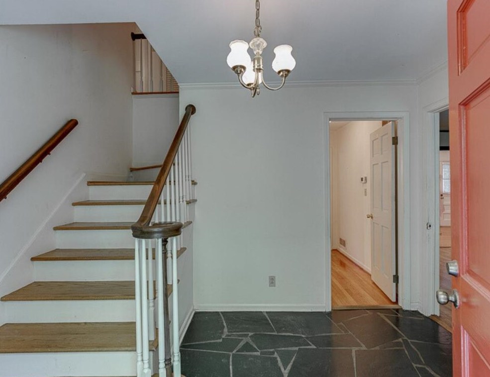 2462 Coralwood Dr, Decatur GA  30033-1323 exterior