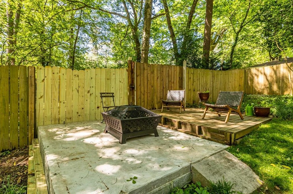 1052 Valley Dr, Decatur GA  30033-4207 exterior