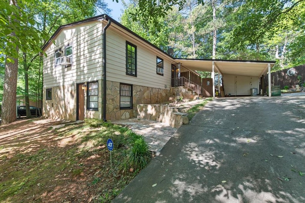 1256 Sparrow Ln, Decatur GA  30033-3926 exterior