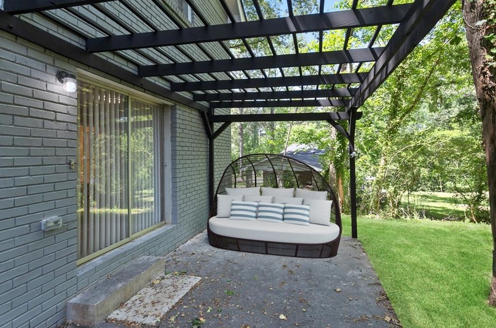 1924 Glen Mora Ct, Decatur GA  30032-5137 exterior