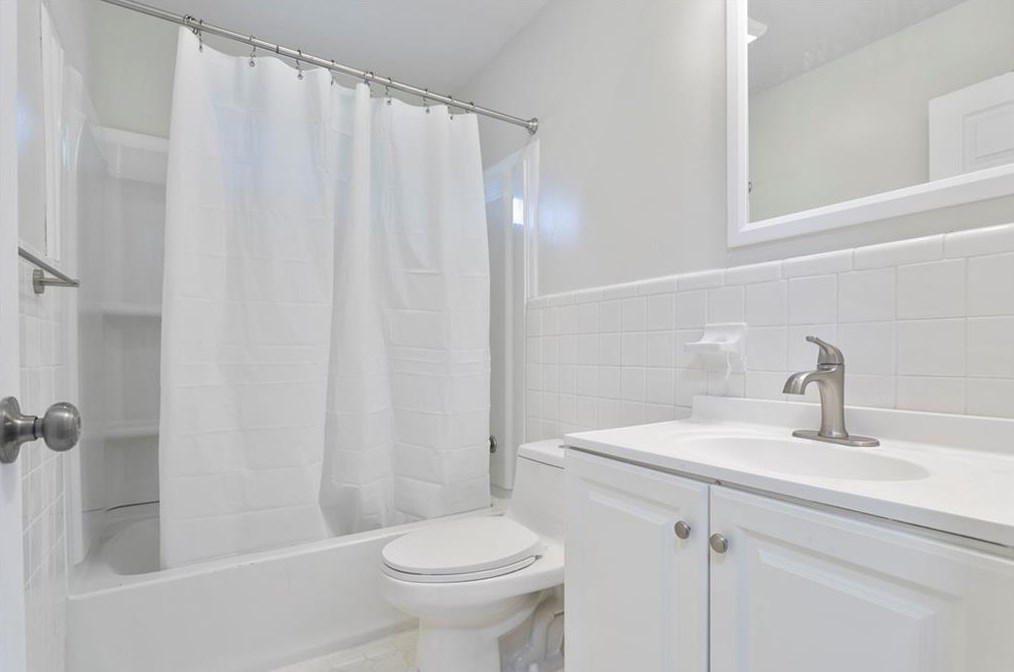 1924 Glen Mora Ct, Decatur GA  30032-5137 exterior