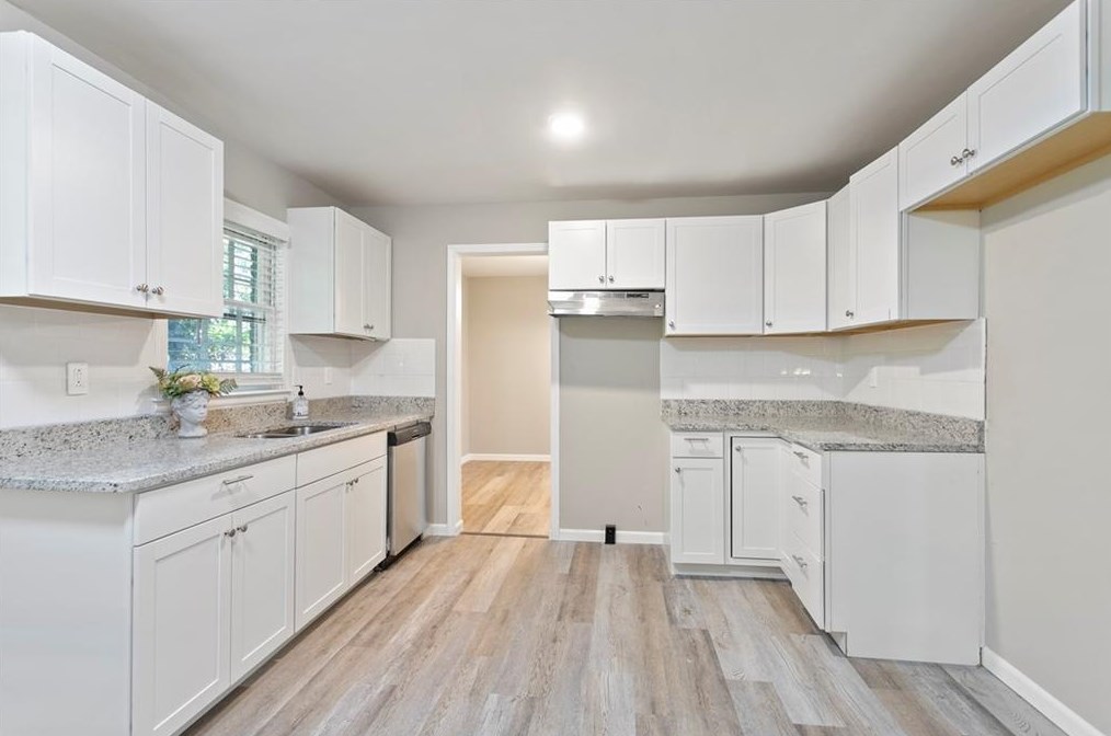 1924 Glen Mora Ct, Decatur GA  30032-5137 exterior