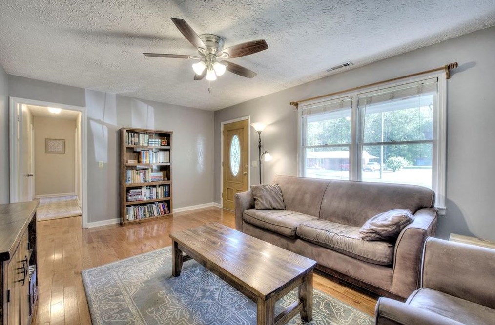 151 Cardinal Dr, Calhoun GA  30701-9302 exterior