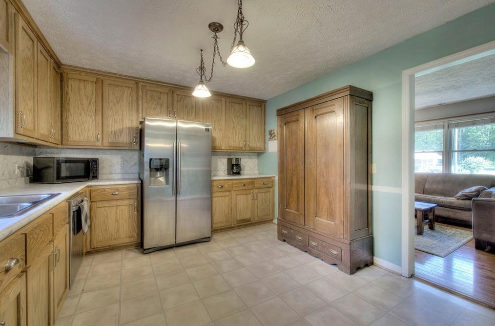 151 Cardinal Dr, Calhoun GA  30701-9302 exterior