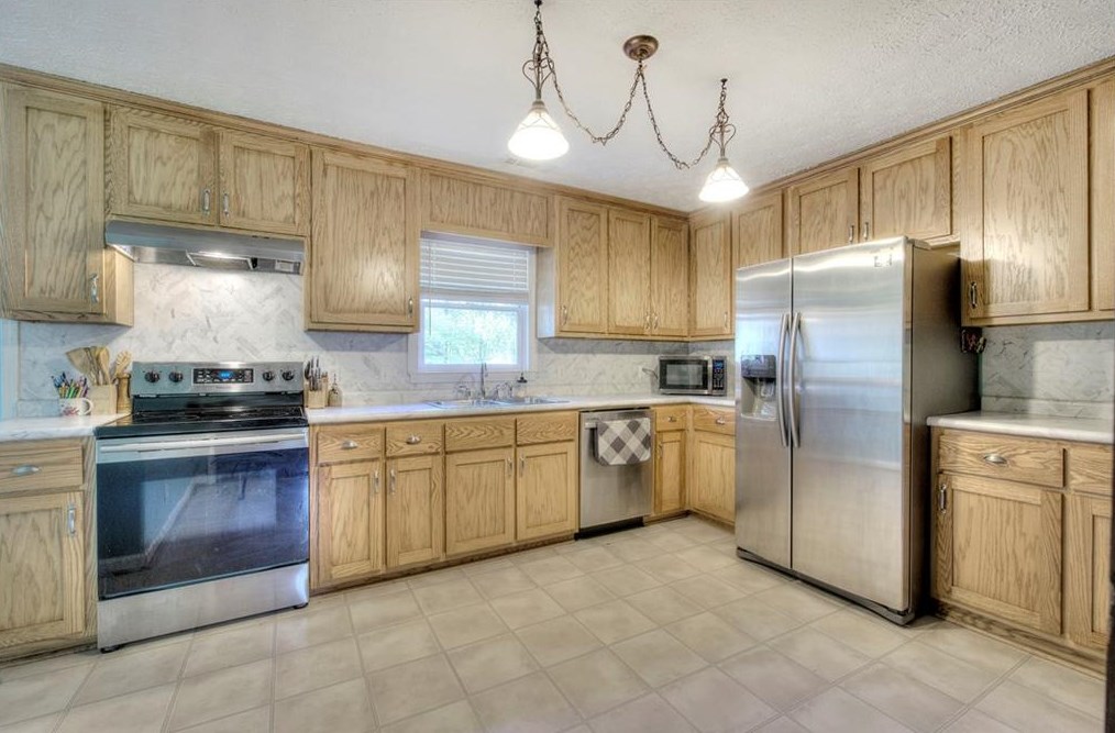 151 Cardinal Dr, Calhoun GA  30701-9302 exterior