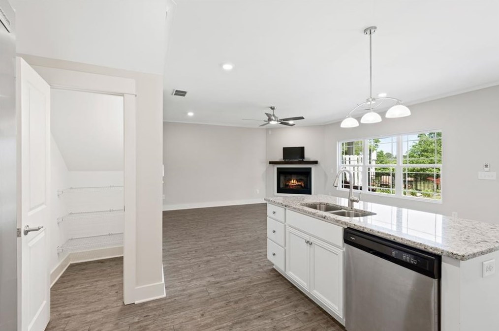 4438 Northside Dr, Acworth GA  30101-4946 exterior