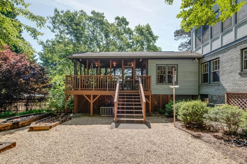 1148 Reeder Cir, Atlanta GA  30306-3311 exterior
