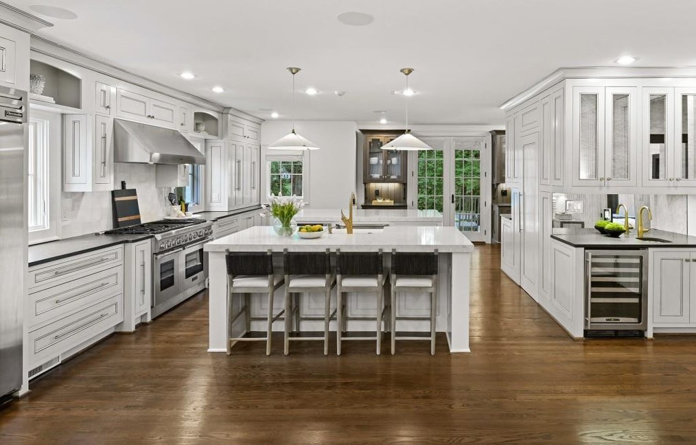 1694 Sussex Rd, Atlanta GA  30306-3062 exterior