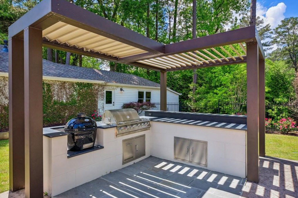 1694 Sussex Rd, Atlanta GA  30306-3062 exterior
