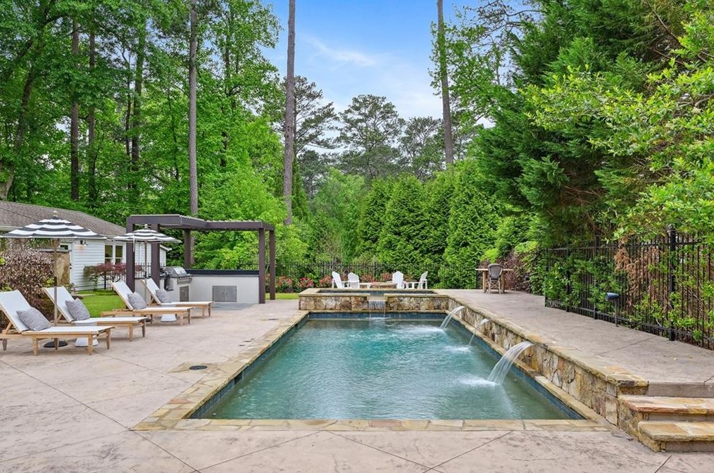 1694 Sussex Rd, Atlanta GA  30306-3062 exterior