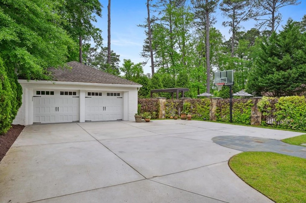 1694 Sussex Rd, Atlanta GA  30306-3062 exterior