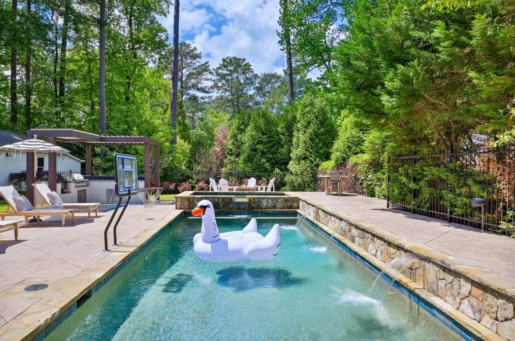 1694 Sussex Rd, Atlanta GA  30306-3062 exterior