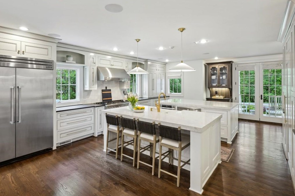 1694 Sussex Rd, Atlanta GA  30306-3062 exterior