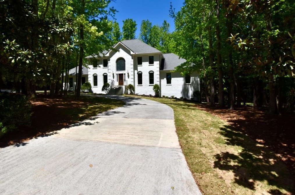 5000 Willow Bluff Dr, Atlanta GA  30350-1036 exterior