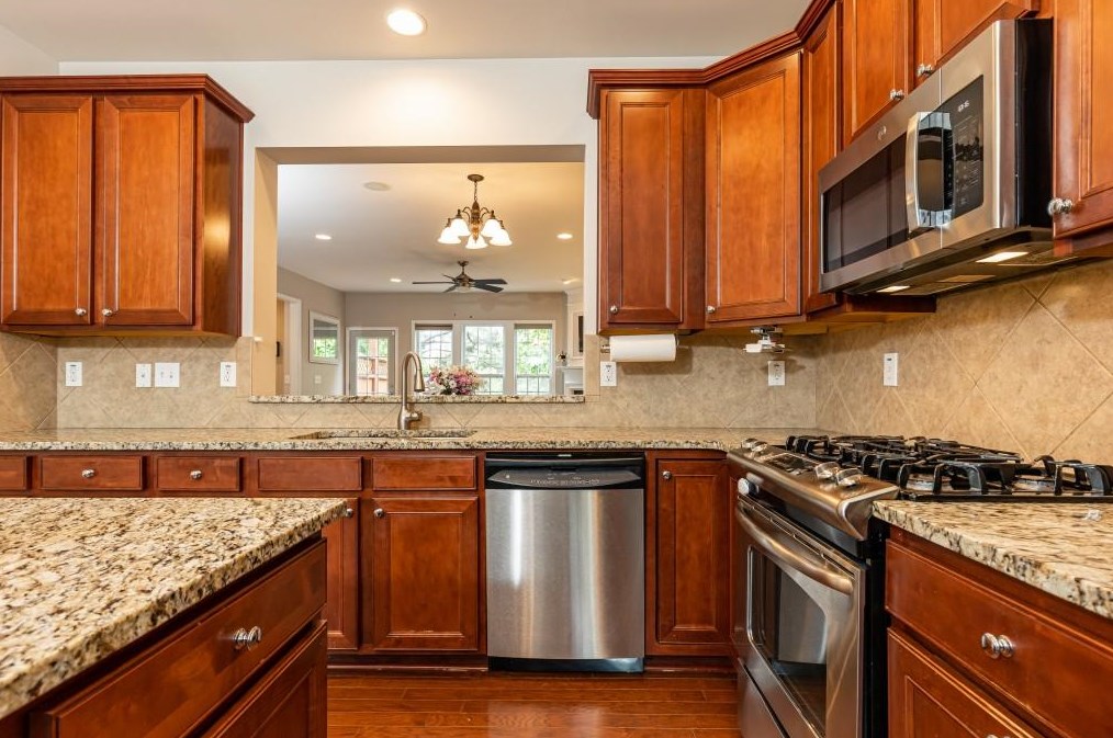 1897 Ridgemont Ln, Decatur GA  30033-4051 exterior