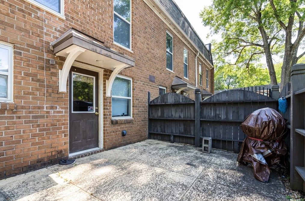 135 River Dr, Atlanta GA  30350-1902 exterior