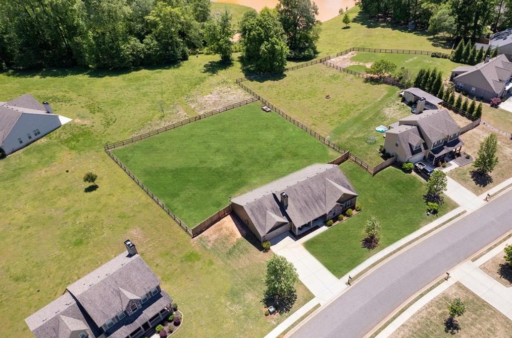 555 Cambridge Farms Dr, Hoschton GA  30548 exterior